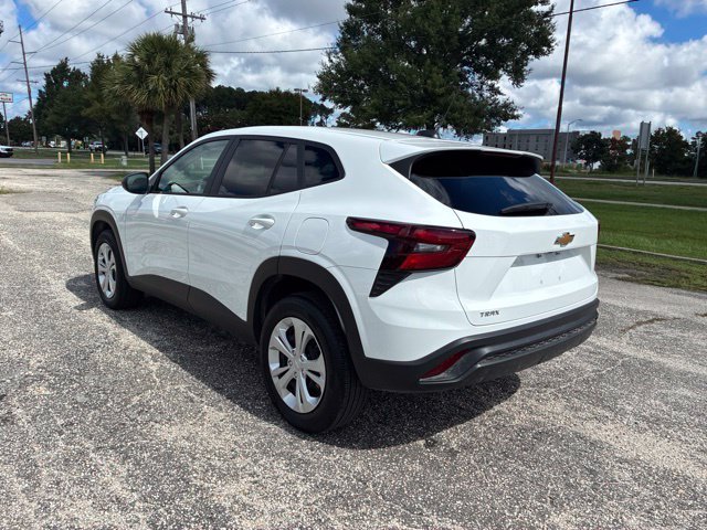 Used 2026 Chevrolet Trax LS FWD image 5