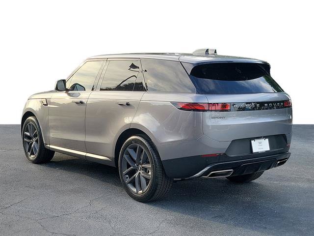 Used 2025 Land Rover Range Rover Sport SE AWD/4WD image 3