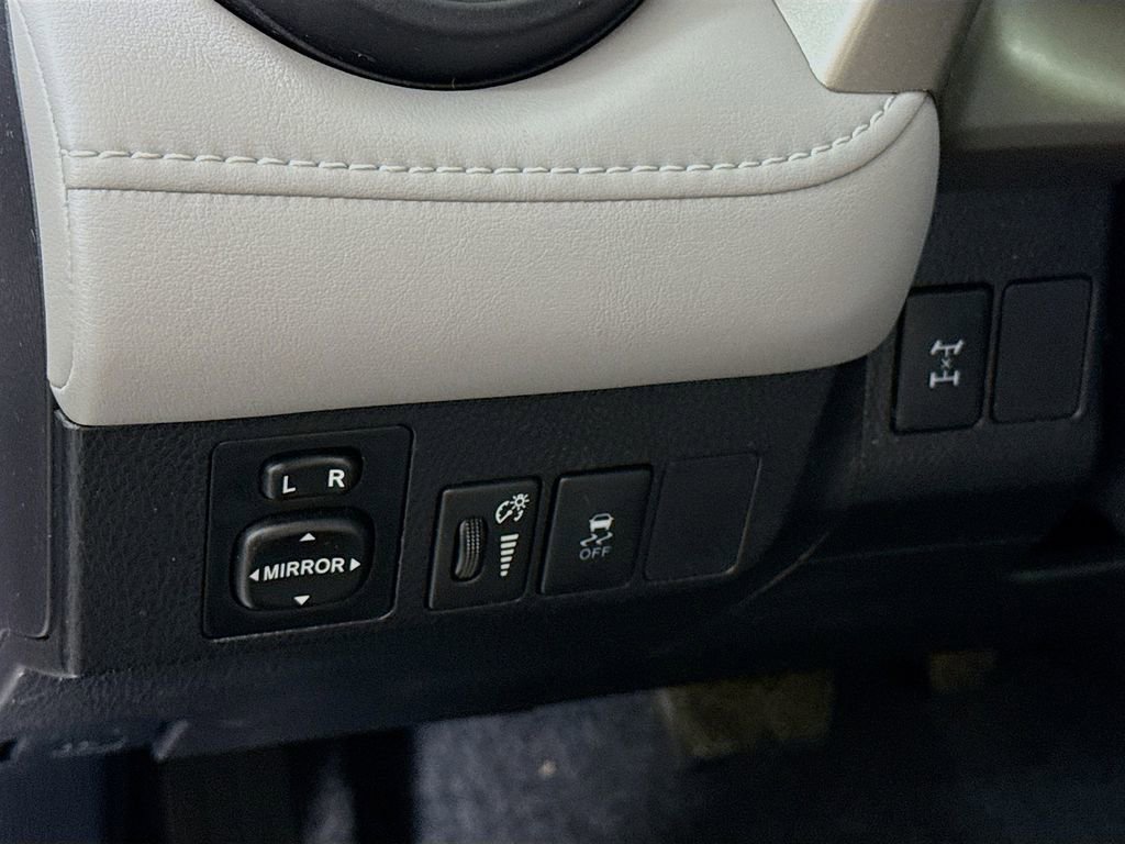 Used 2014 Toyota RAV4 XLE AWD/4WD image 18
