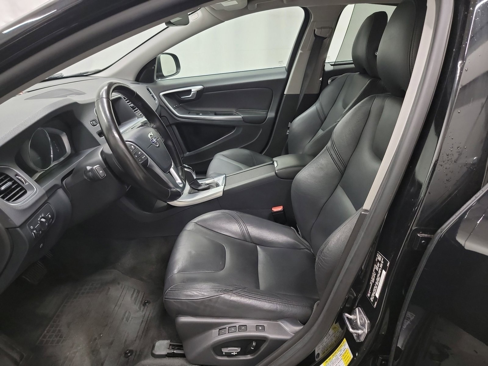 Used 2018 Volvo S60 T5 Inscription Platinum image 12