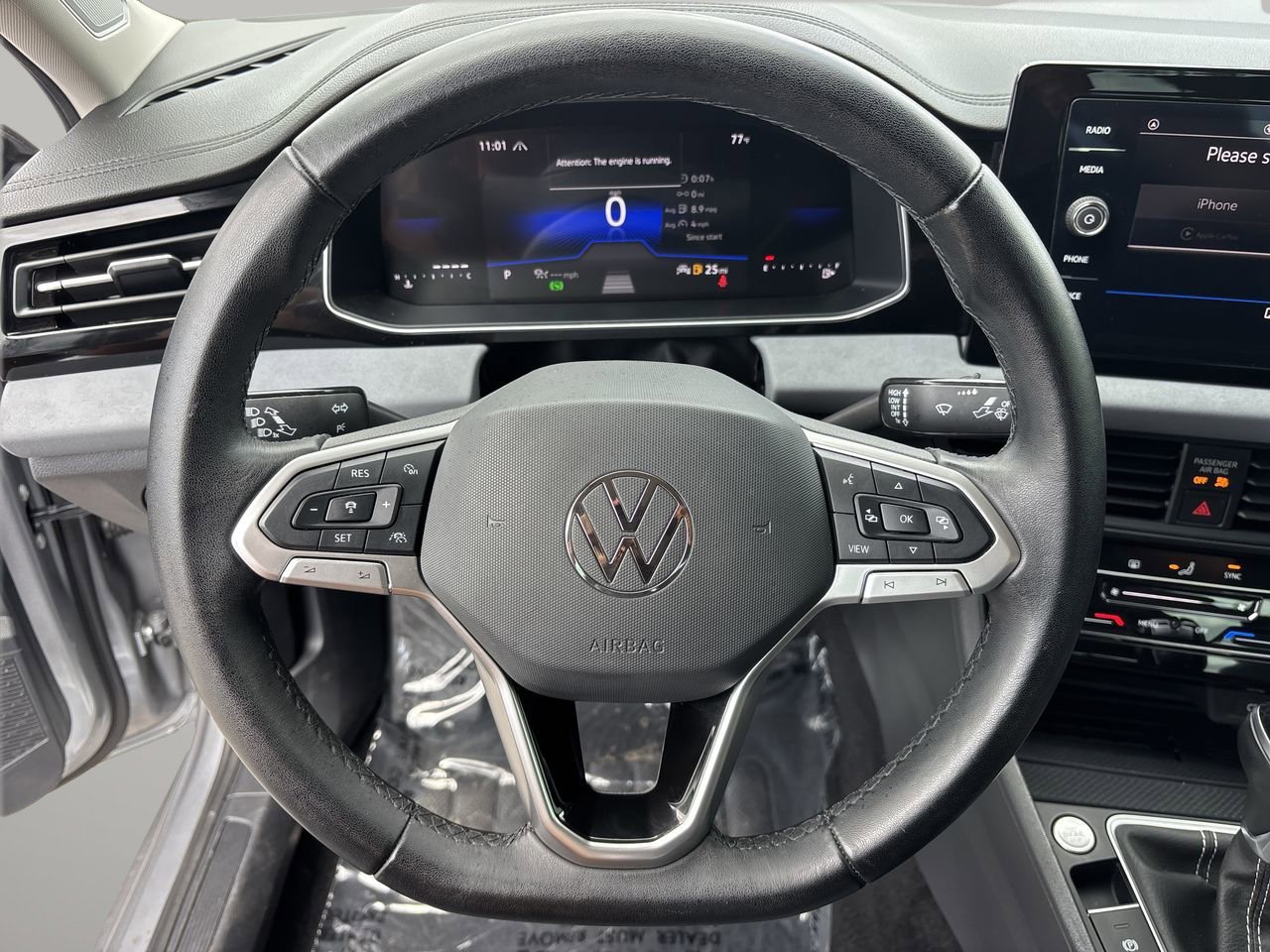 Used 2025 Volkswagen Jetta SE FWD image 26