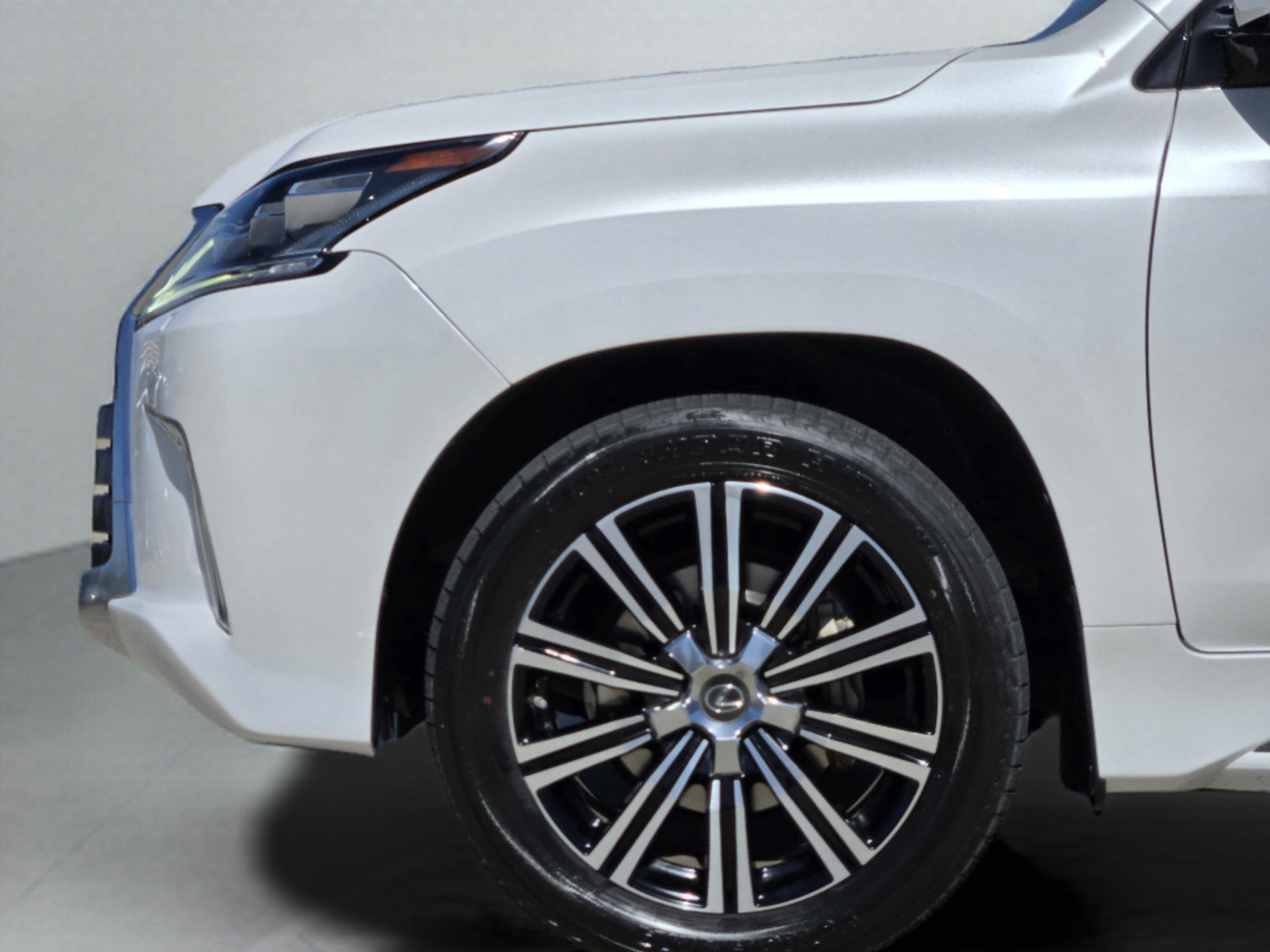 Used 2020 Lexus LX 570 4WD w/ Luxury Package image 14