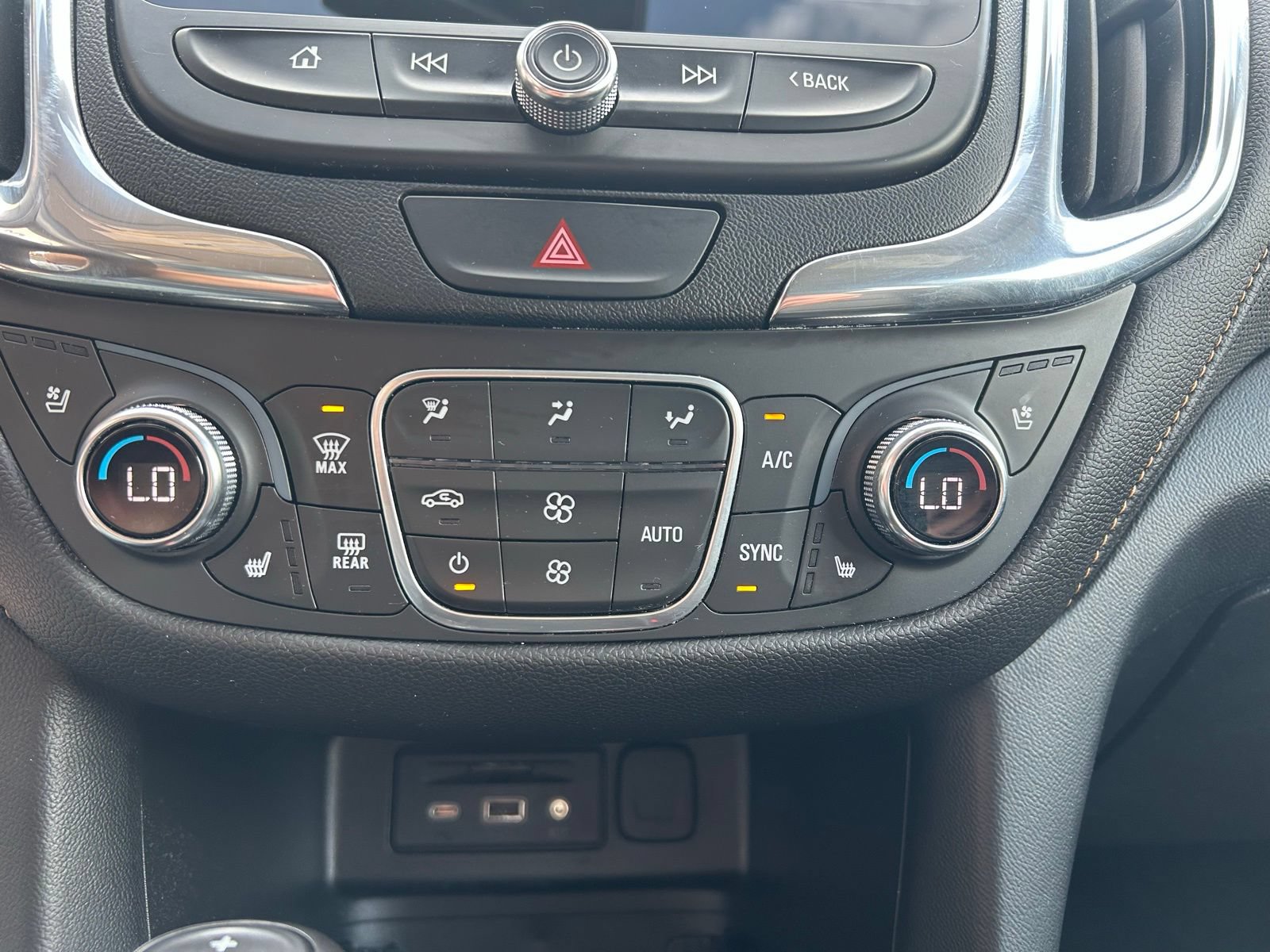 Used 2020 Chevrolet Equinox Premier AWD/4WD image 21