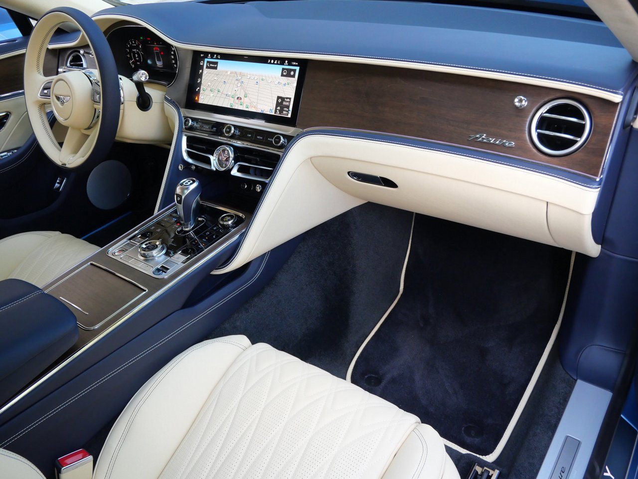 New 2026 Bentley Flying Spur Azure image 25