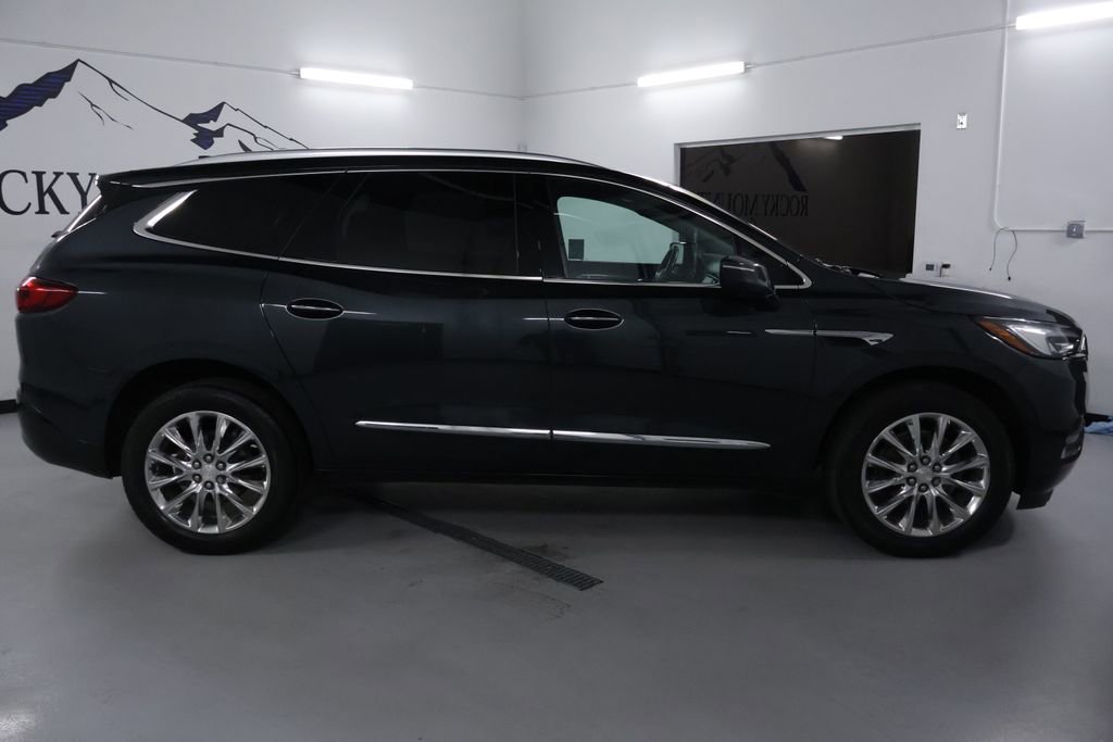 Used 2020 Buick Enclave Premium w/ Sun and Sites Package image 8