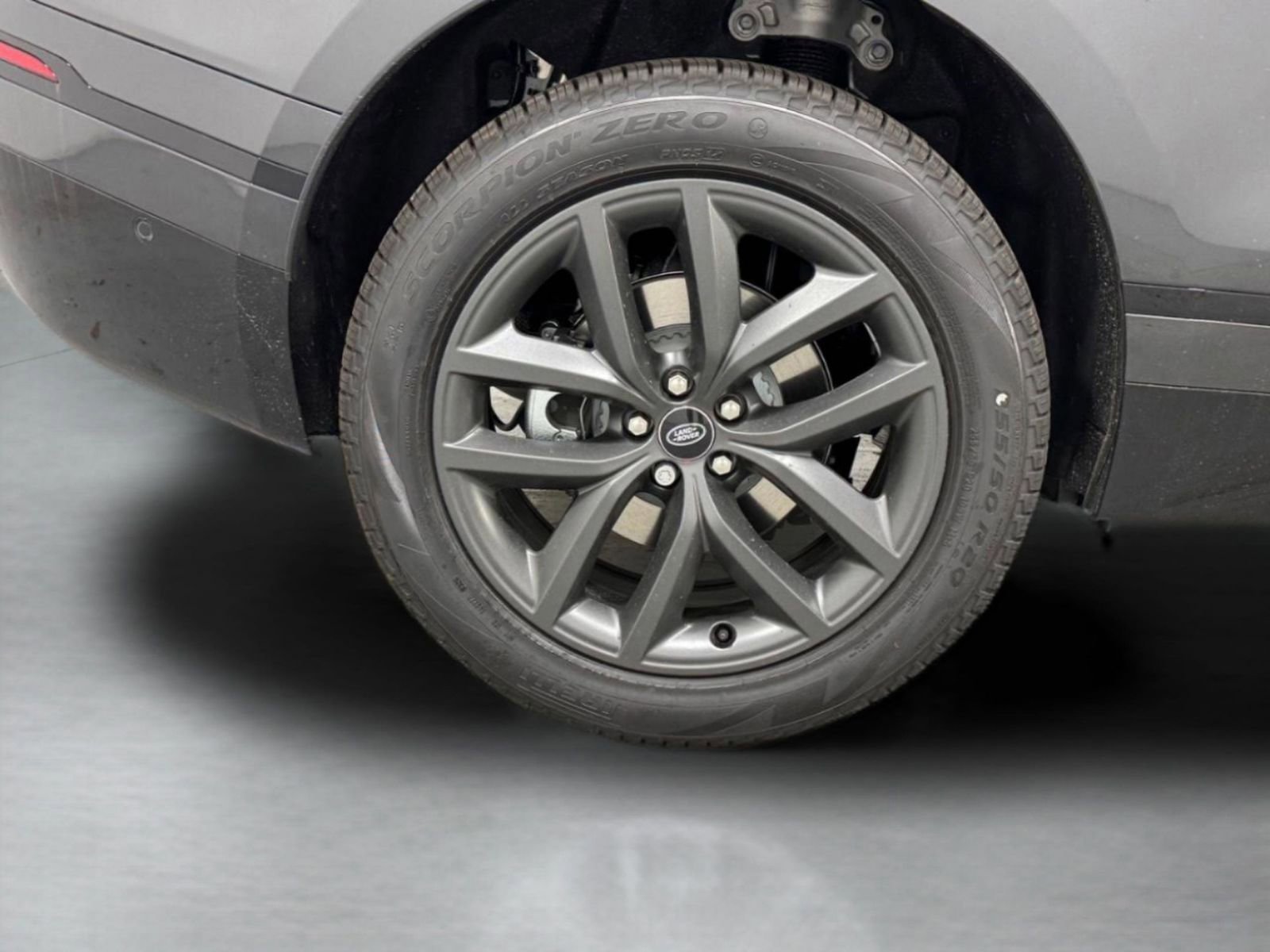 New 2026 Land Rover Range Rover Velar Dynamic SE image 30