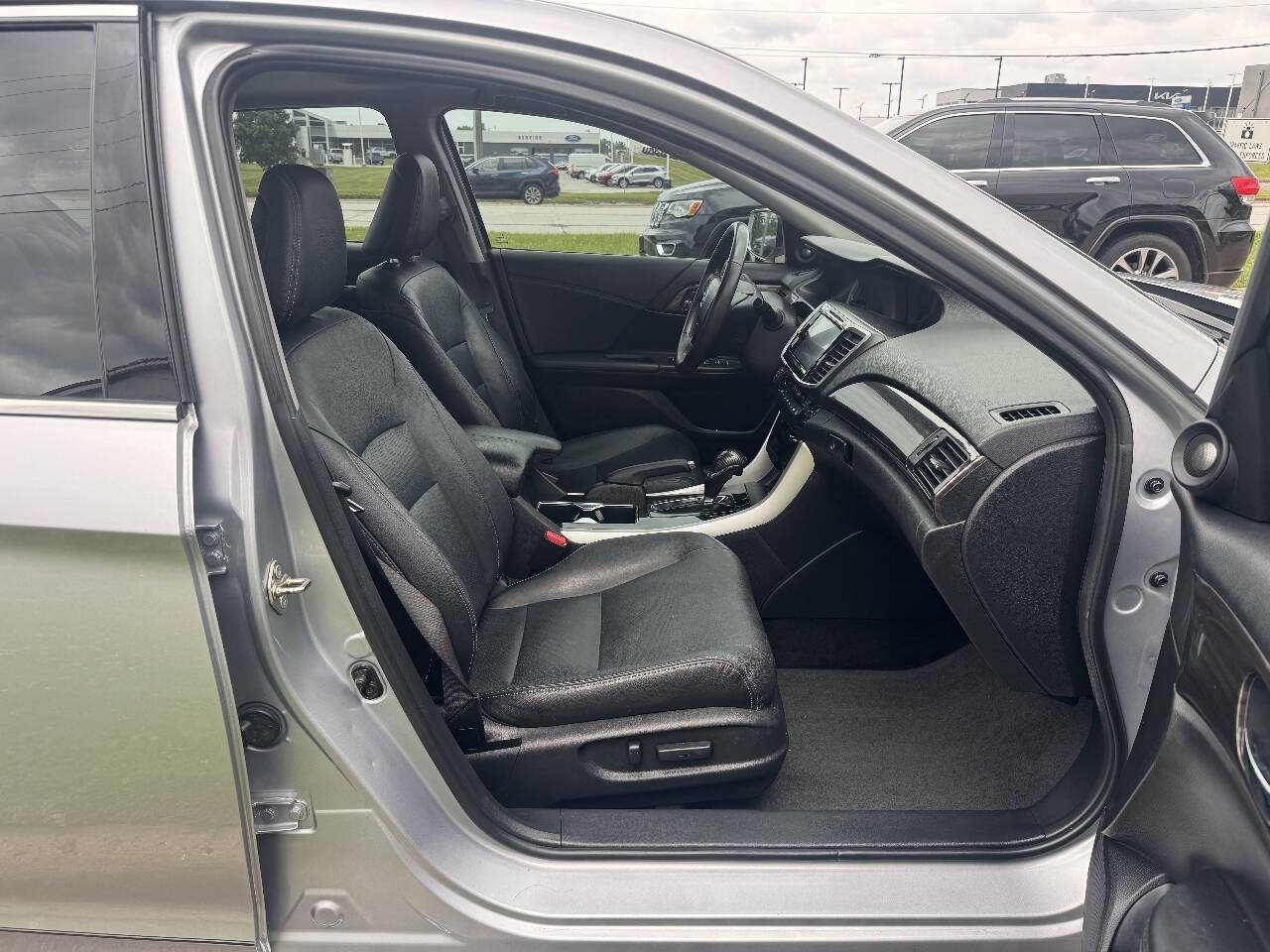 Used 2016 Honda Accord Touring image 9