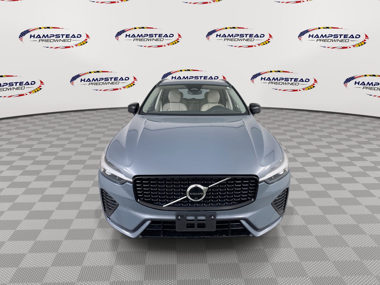 Used 2023 Volvo XC60 B5 Plus AWD/4WD image 3
