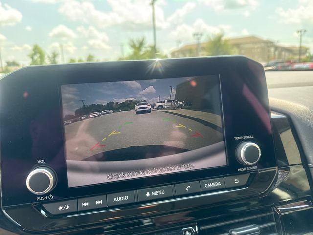 Used 2025 Nissan Pathfinder SV AWD/4WD image 16