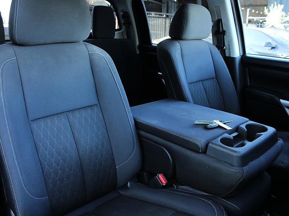 Used 2017 Nissan Titan SV image 24