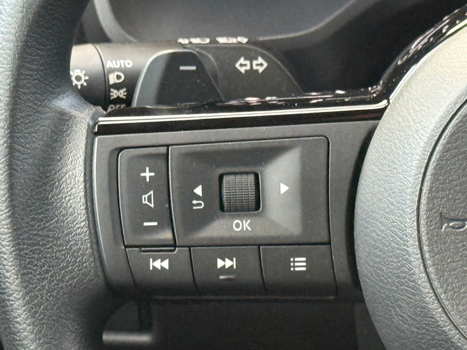 Used 2023 Nissan Rogue SV AWD/4WD image 28