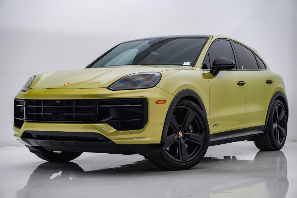 Used 2025 Porsche Cayenne GTS AWD/4WD image 1