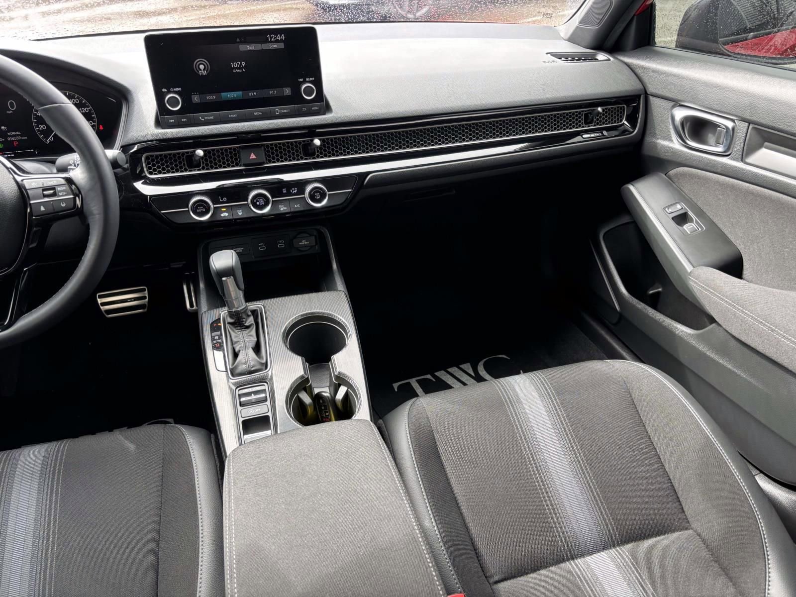 Used 2025 Honda Civic Sport image 31