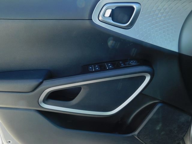 Used 2022 Kia Soul LX image 32