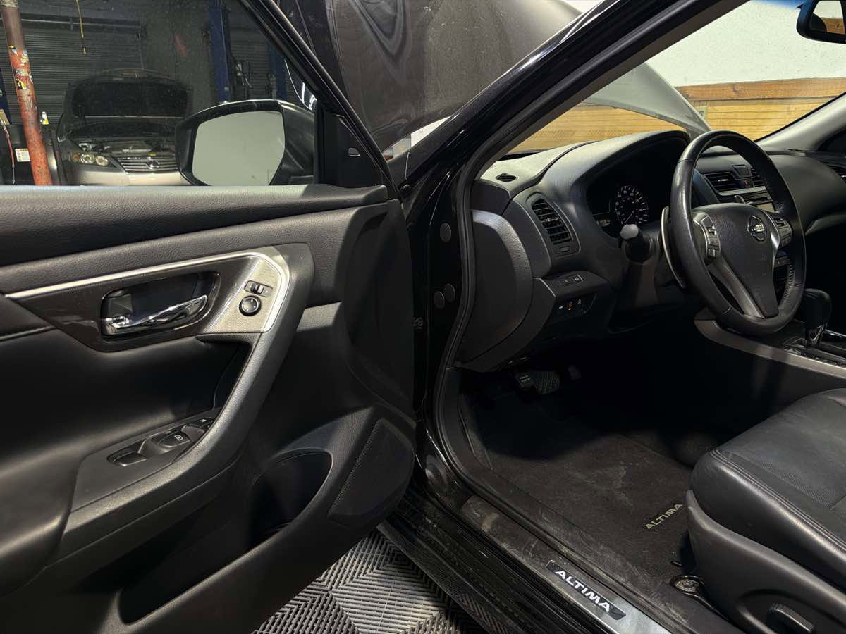 Used 2015 Nissan Altima 3.5 SL FWD image 14