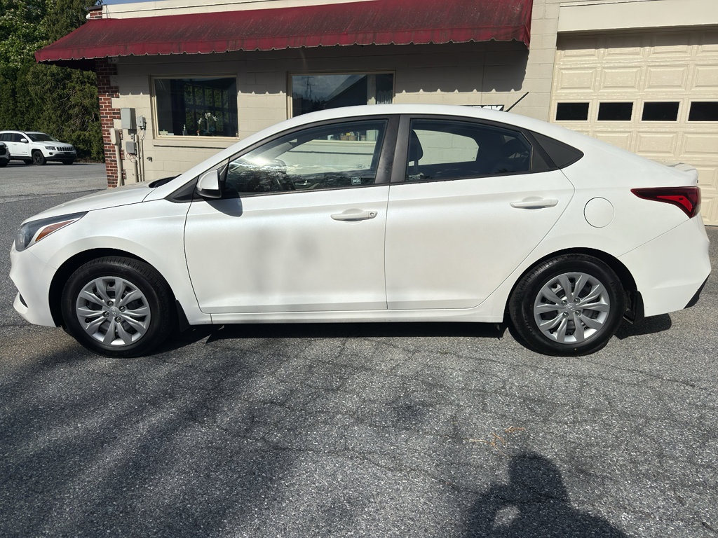 Used 2019 Hyundai Accent SE FWD image 2