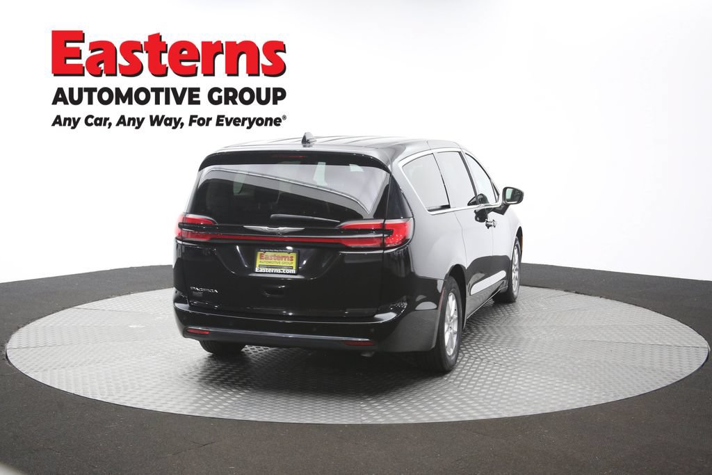 Used 2023 Chrysler Pacifica Touring-L FWD image 41