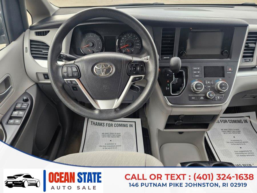 Used 2017 Toyota Sienna LE FWD image 16