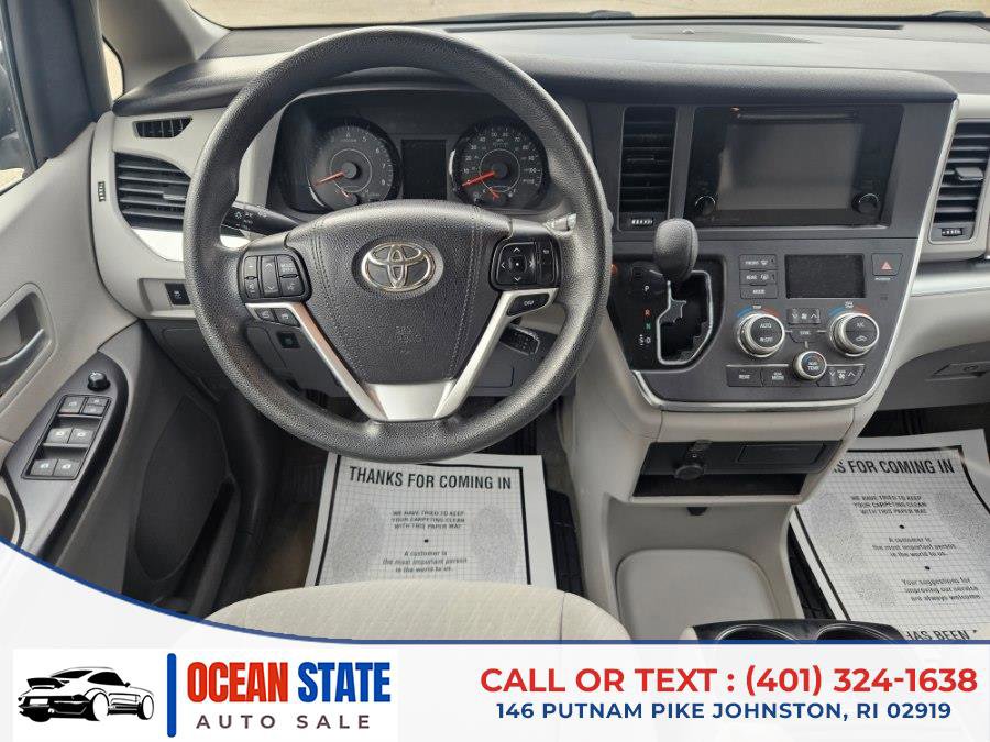 Used 2017 Toyota Sienna LE FWD image 16