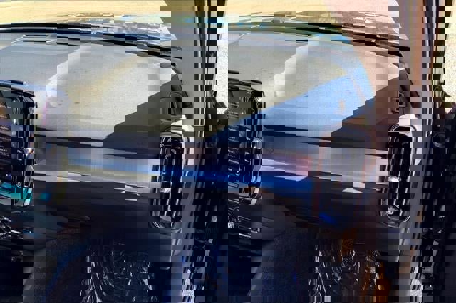 Used 2022 Volvo XC40 T5 Momentum image 50