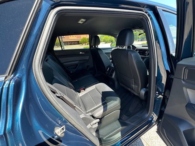 Used 2022 Volkswagen Atlas Cross Sport SE w/ Black Wheel Package AWD/4WD image 19