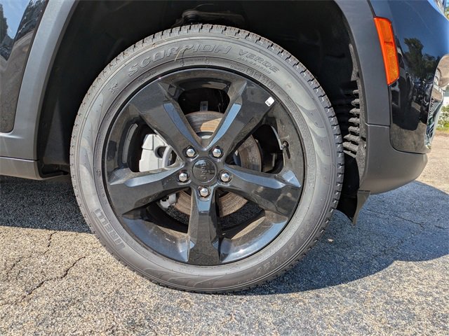 New 2025 Jeep Grand Cherokee Limited w/ Black Appearance Package image 10