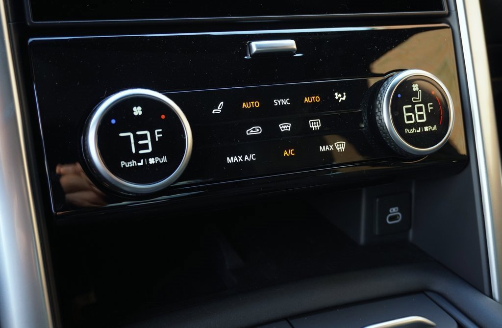 New 2025 Land Rover Discovery S image 27