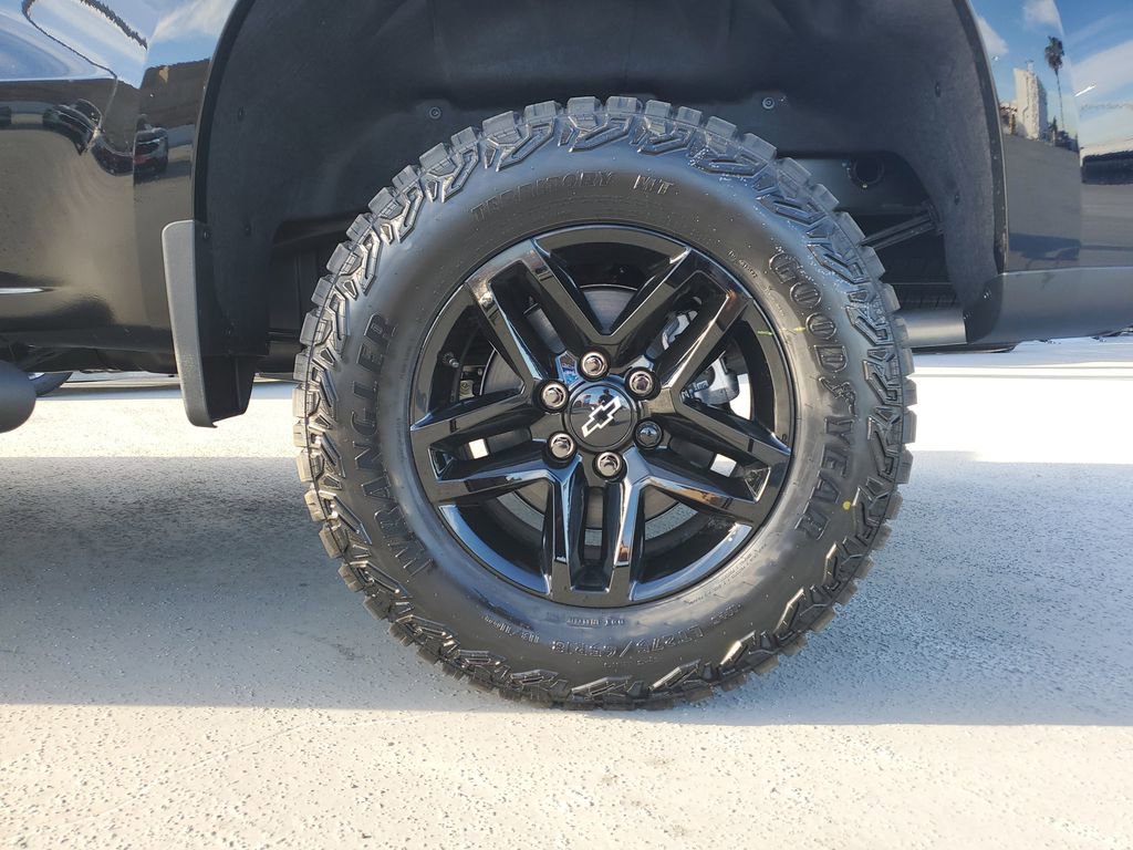 New 2026 Chevrolet Silverado 1500 Custom Trail Boss w/ LPO, Dark Essentials Package image 3