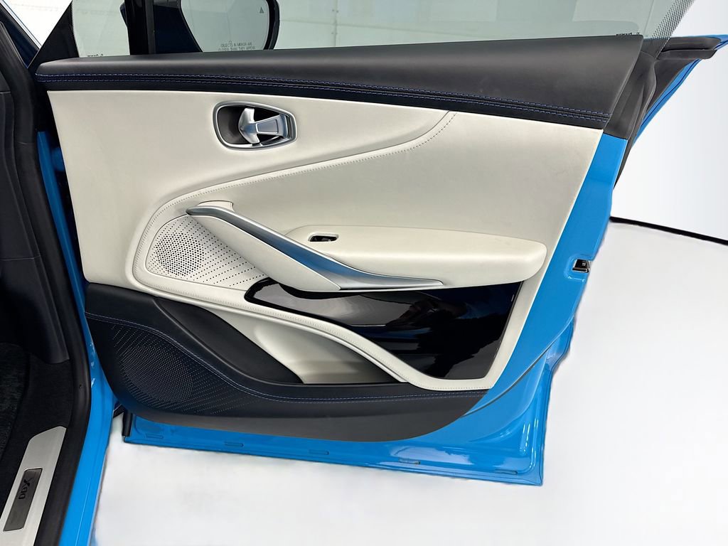 Used 2022 Aston Martin DBX image 24