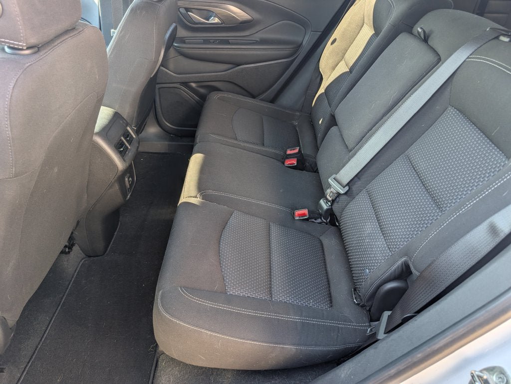 Used 2022 GMC Terrain SLE w/ Driver Convenience Package FWD image 4