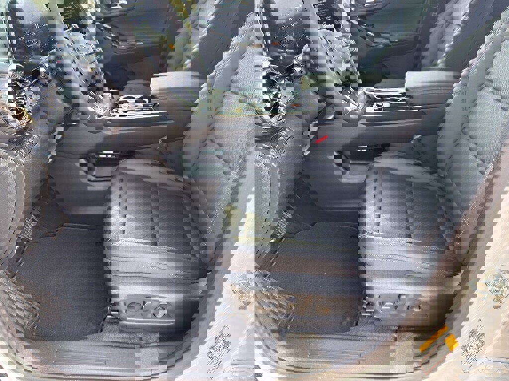 New 2026 Chevrolet Equinox LT w/ Convenience Package II image 8