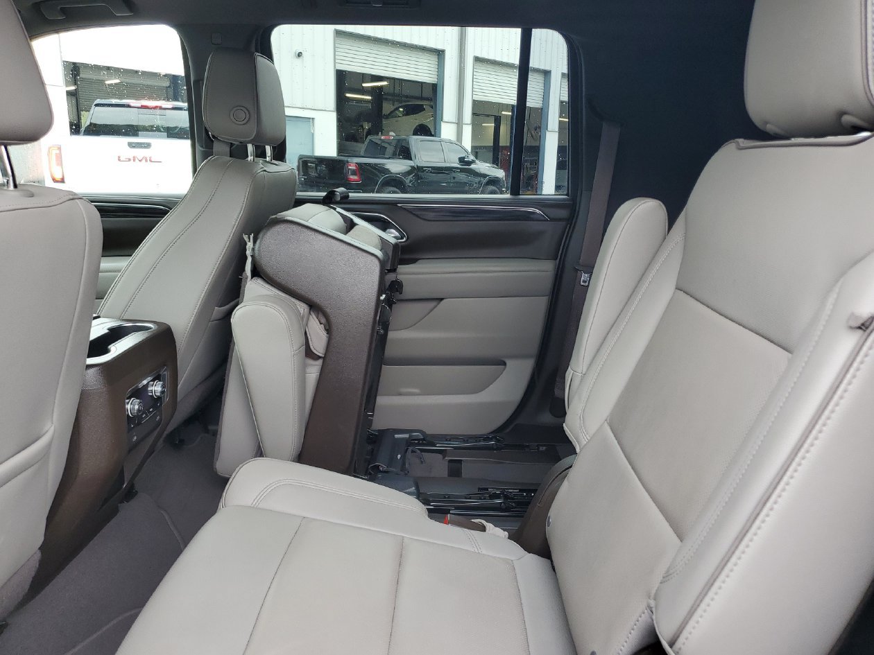 Used 2022 GMC Yukon XL SLT w/ SLT Premium Package AWD/4WD image 10