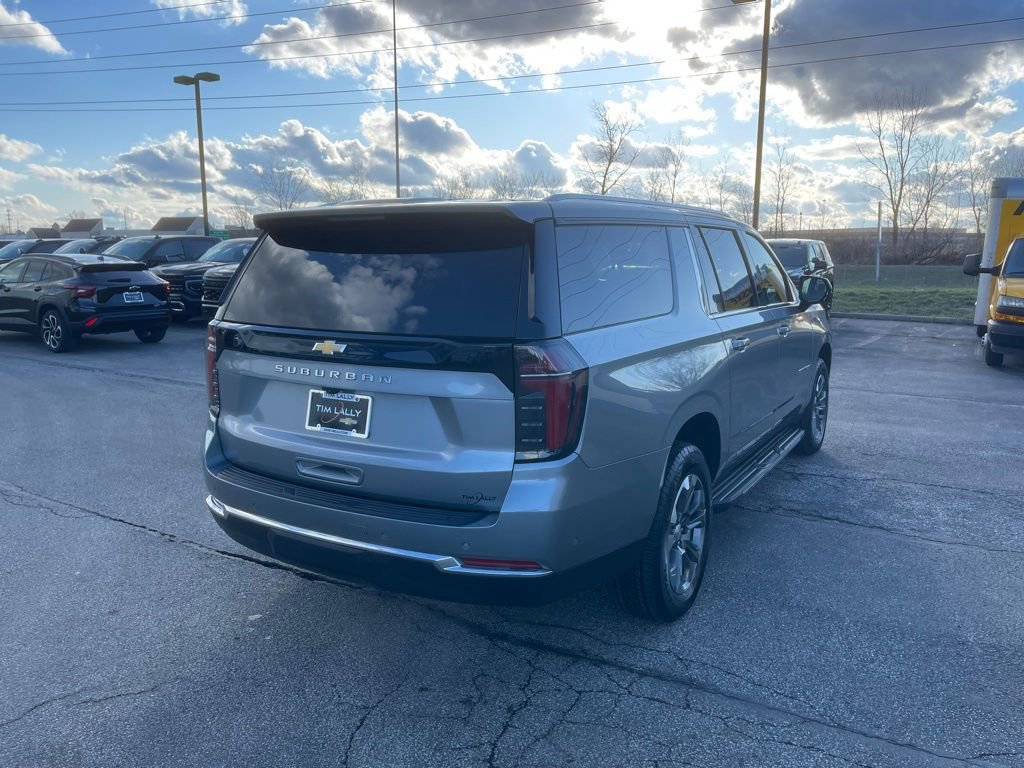 Used 2025 Chevrolet Suburban LS image 7