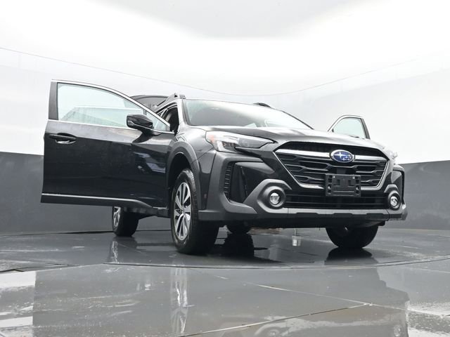 Used 2025 Subaru Outback Premium AWD/4WD image 32