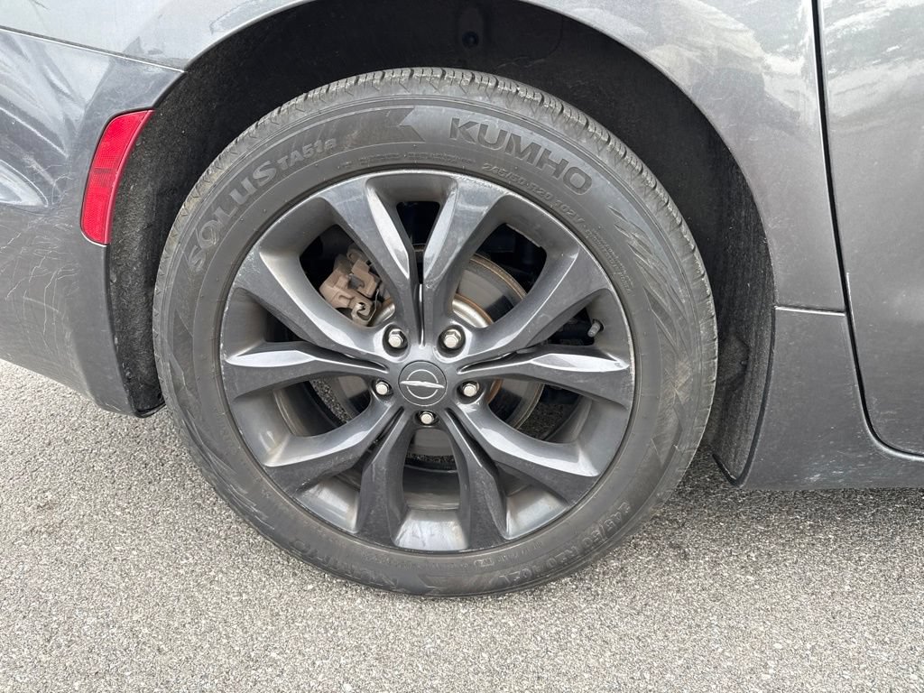 Used 2019 Chrysler Pacifica Touring-L Plus w/ S Appearance Package FWD image 5