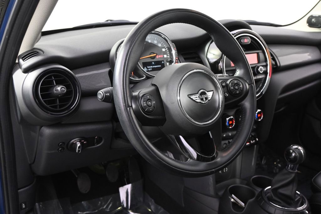 Used 2016 MINI Cooper 4-Door Hardtop image 11