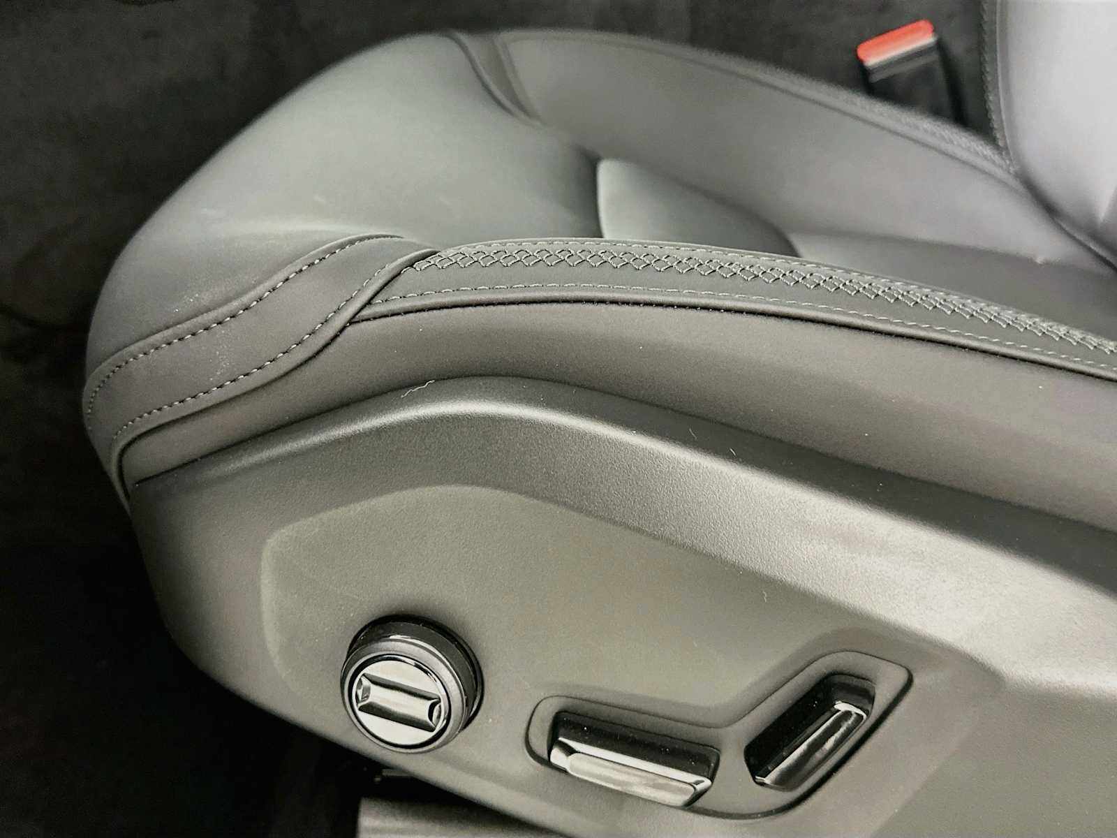 New 2027 Volvo XC90 B5 Plus AWD/4WD image 17