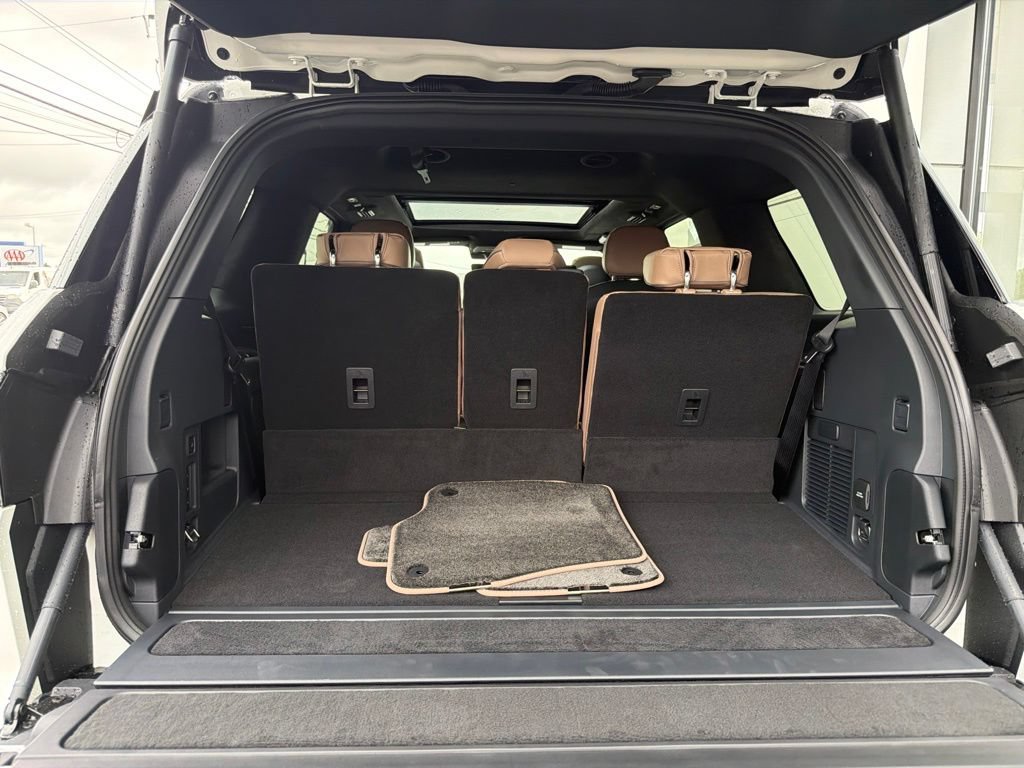 New 2027 Lincoln Navigator Black Label AWD/4WD image 14