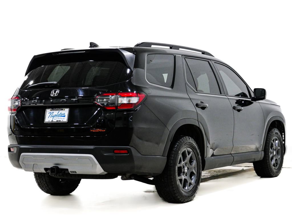 Used 2025 Honda Pilot TrailSport image 7