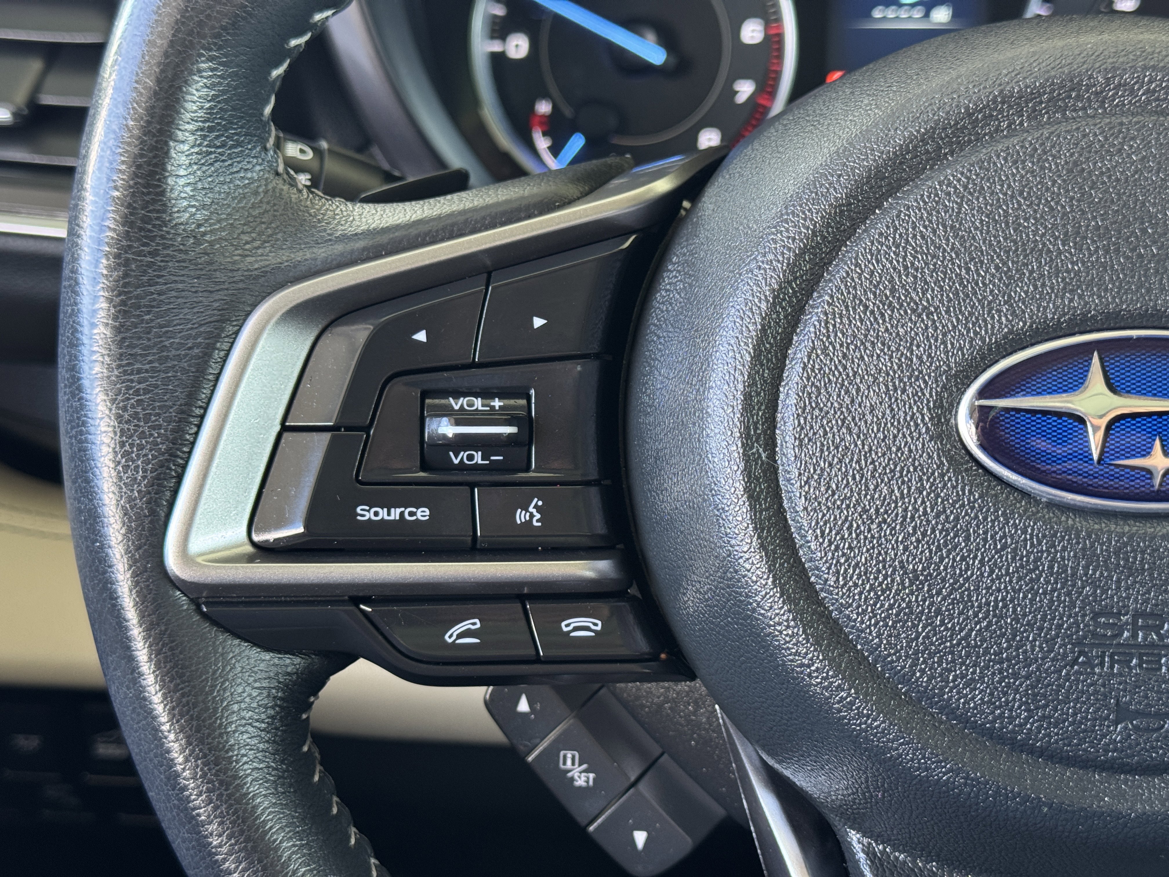 Used 2022 Subaru Ascent Limited w/ Technology Package image 33