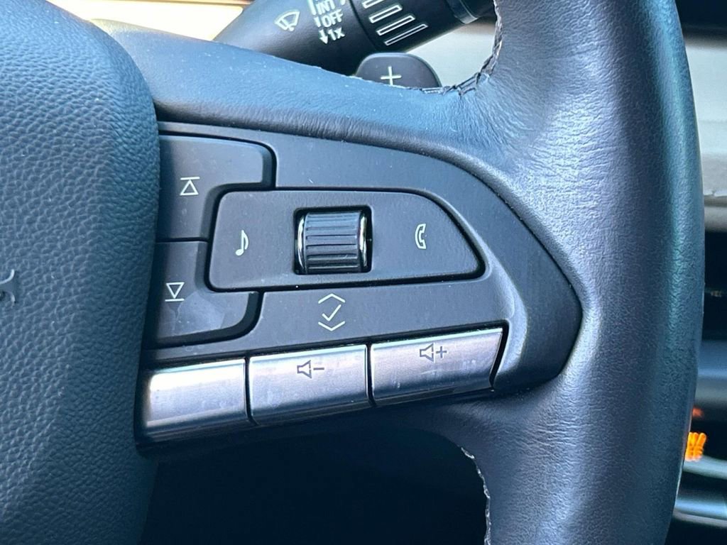 Certified 2024 Cadillac XT4 Luxury w/ Cold Weather Package image 30