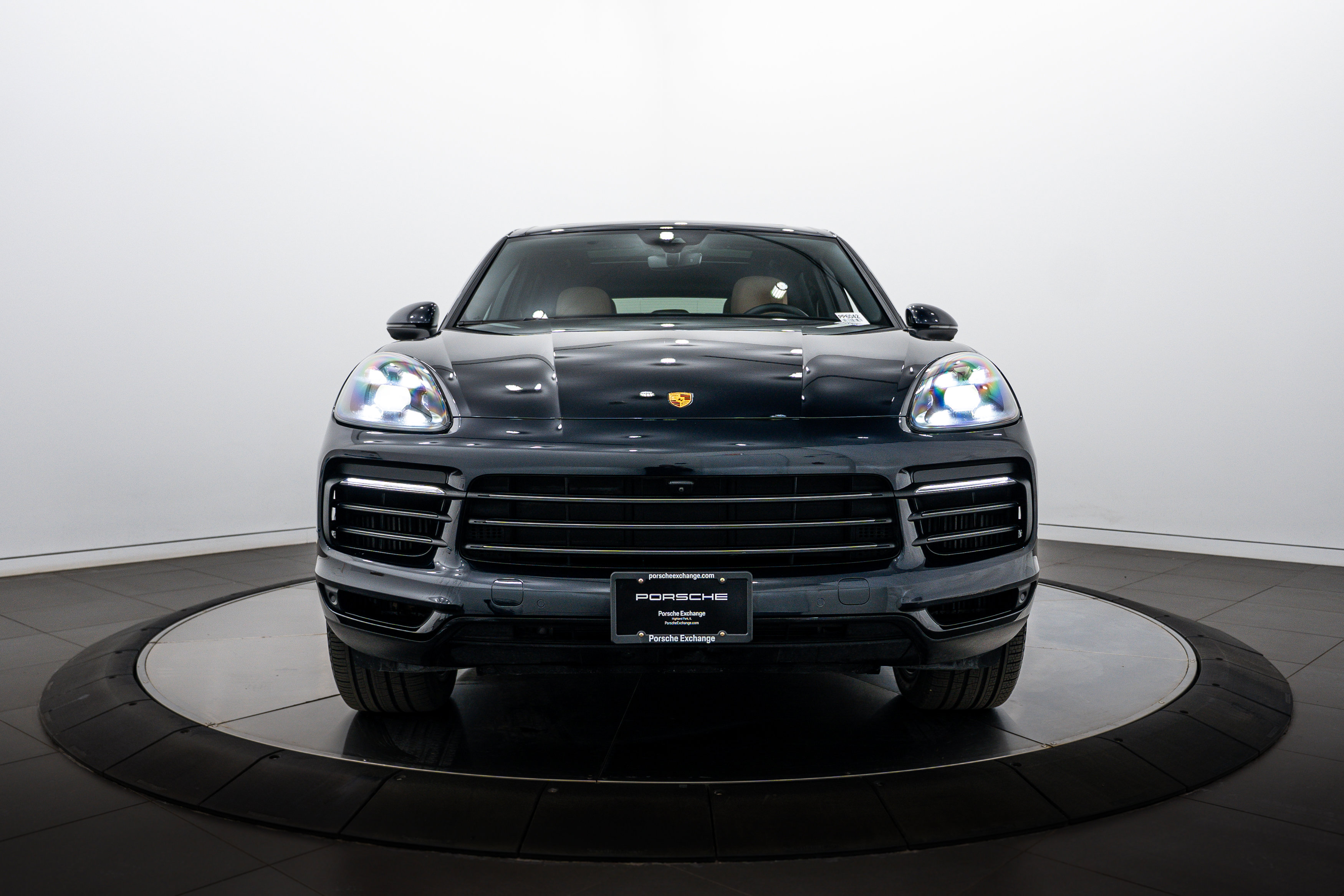 Certified 2023 Porsche Cayenne Platinum Edition image 10