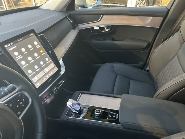 Certified 2025 Volvo XC90 B6 Plus image 19