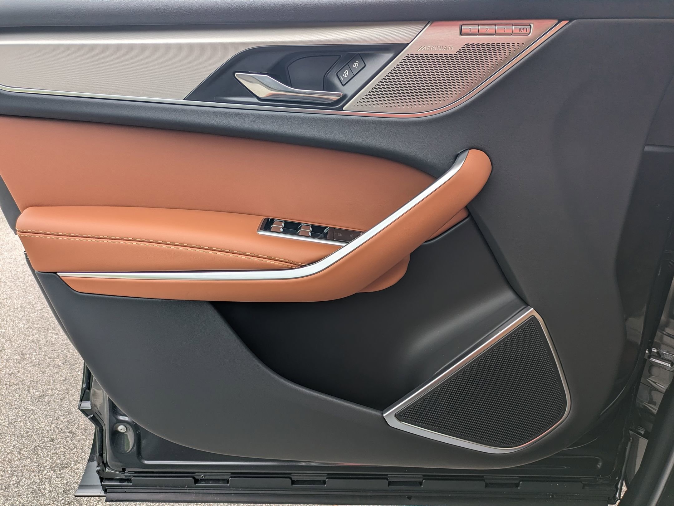 New 2026 Jaguar F-PACE R-Dynamic S image 19