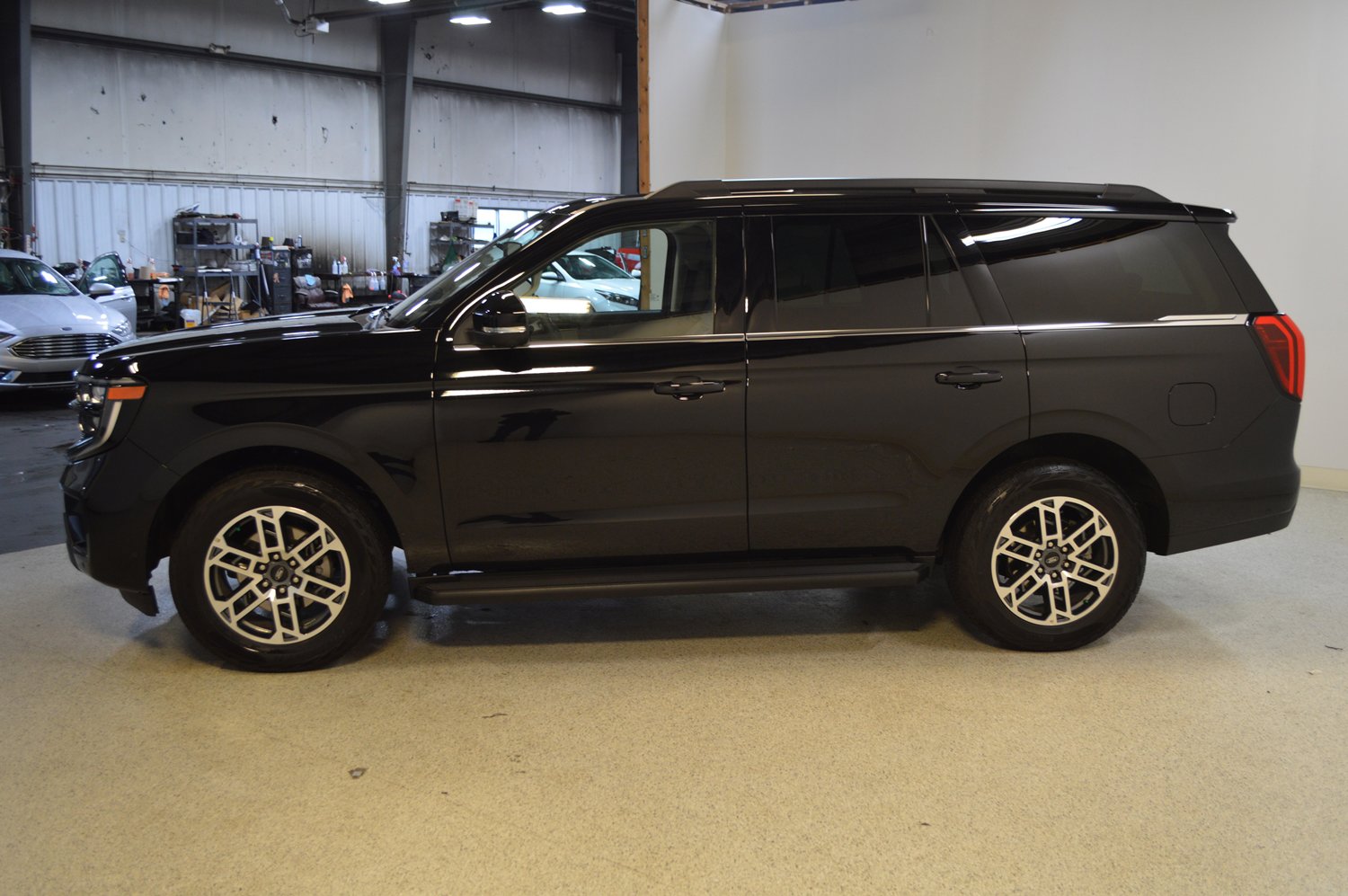 Used 2025 Ford Expedition Active image 6