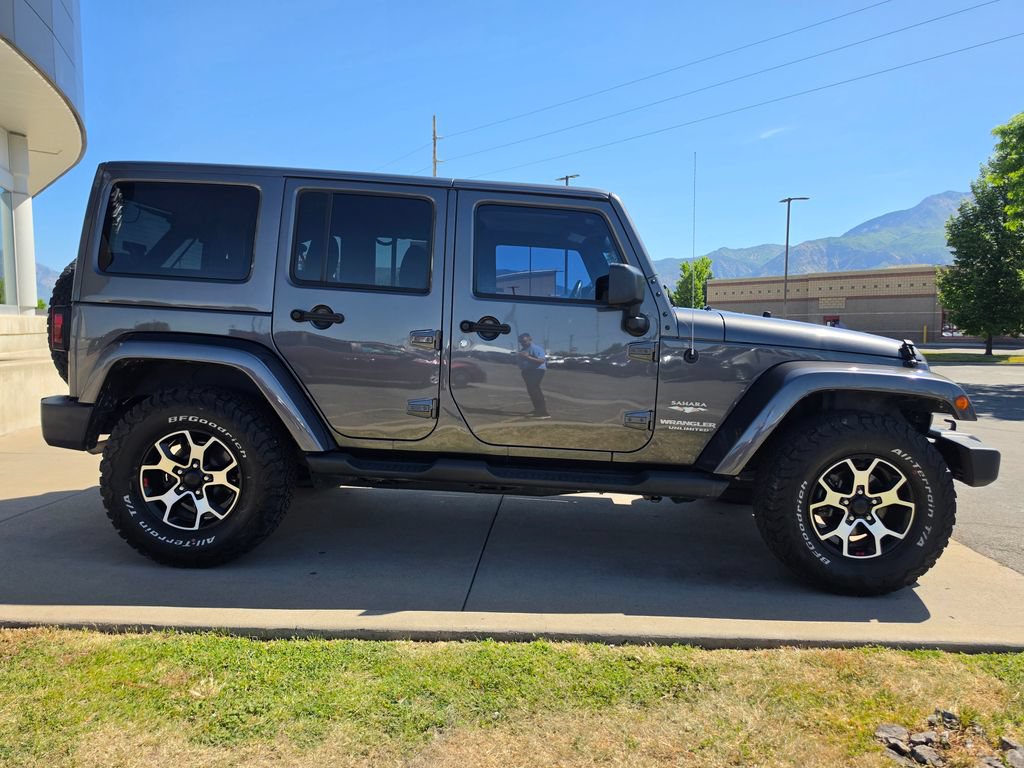 Used 2014 Jeep Wrangler Unlimited Sahara w/ Max Tow Package AWD/4WD image 4