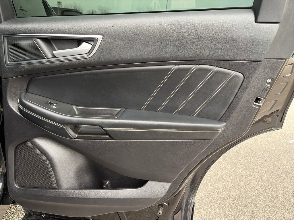 Used 2021 Ford Edge ST image 31