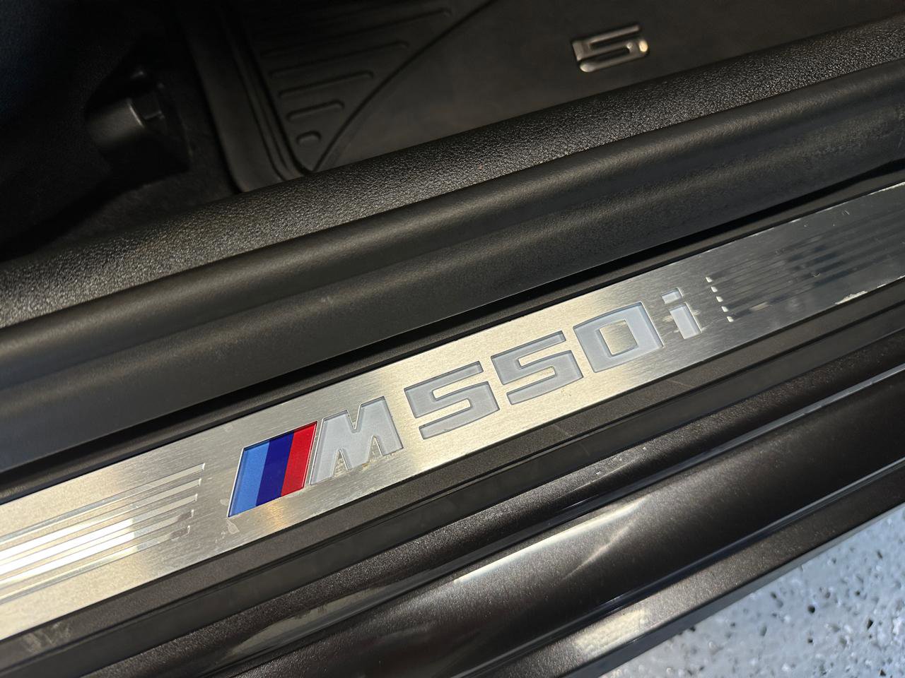 Used 2018 BMW M550i xDrive AWD/4WD image 28