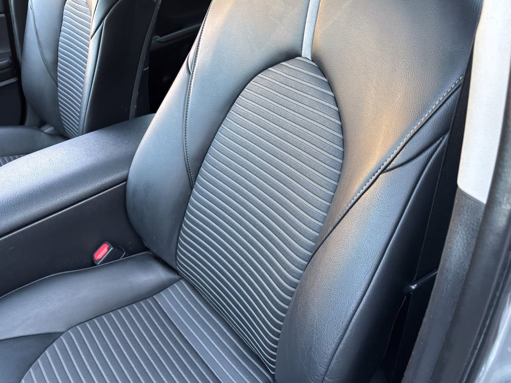 Used 2022 Toyota Camry SE w/ Convenience Package FWD image 19