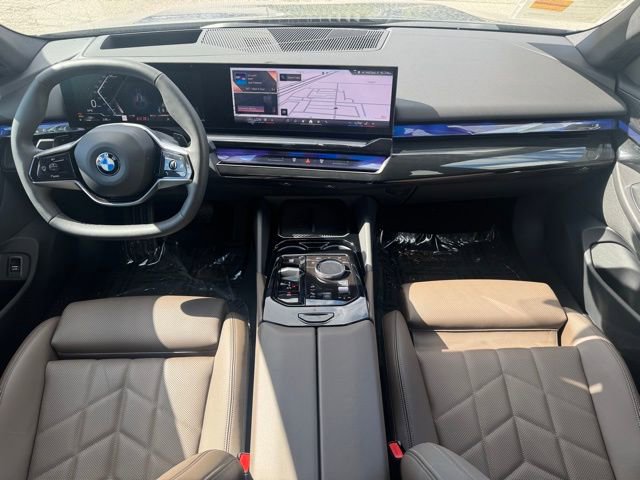 Certified 2025 BMW 540i xDrive w/ Premium Package image 17